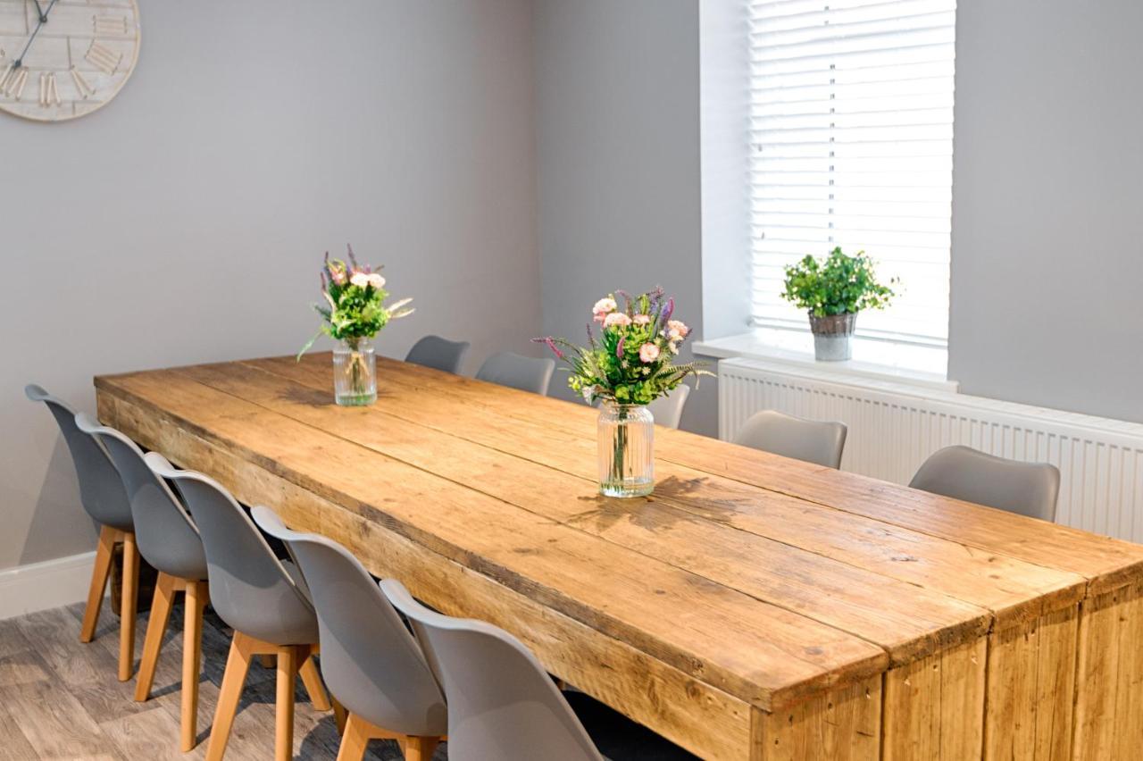 לאנלי 3 Rm Studio, Open-Plan Living, Dining, & Kitchen מראה חיצוני תמונה