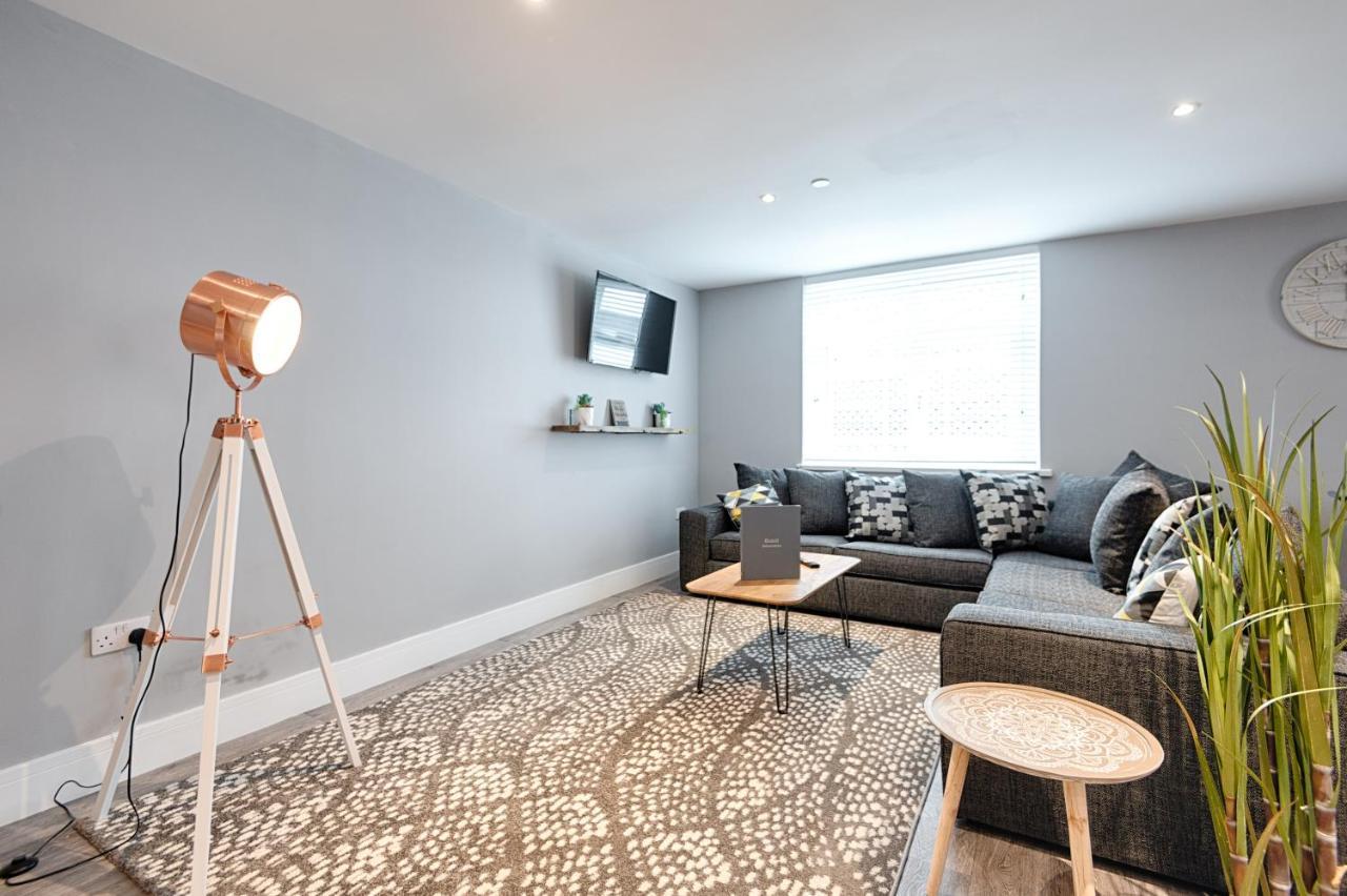 לאנלי 3 Rm Studio, Open-Plan Living, Dining, & Kitchen מראה חיצוני תמונה